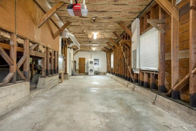 Building Photo - 2 Lapham Way
