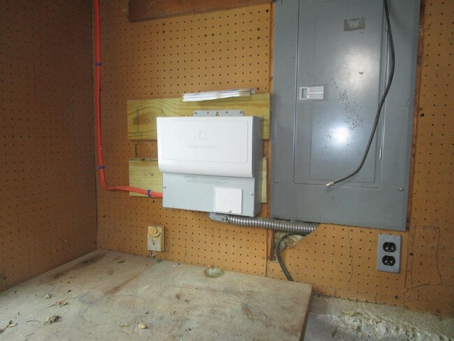 Building Photo - 24 Bobbys Ln