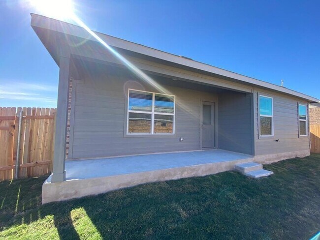 Building Photo - 404 Escondido Cir