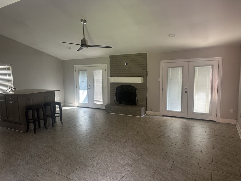 Building Photo - 13822 Chalmette Ave