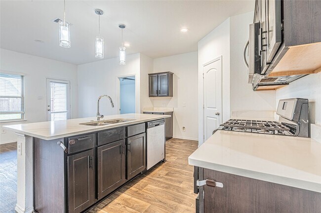 Building Photo - 5110 Hedgerose Ln