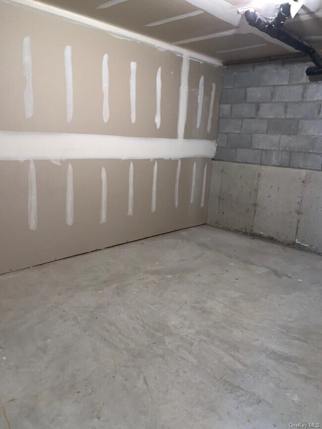 Building Photo - 25 College Ave