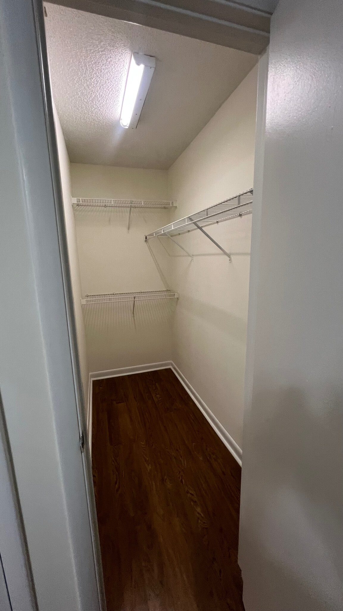 Building Photo - Room in Condo on Collegiate Cir