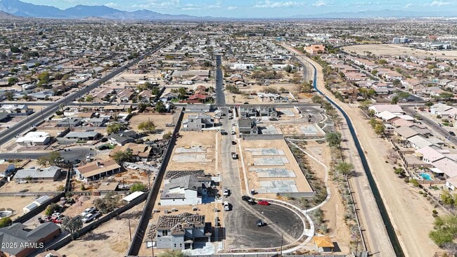 Building Photo - 921 E Desert Ln
