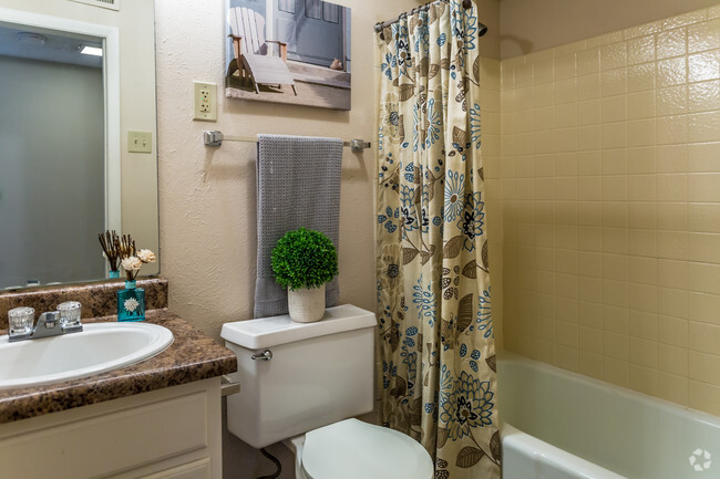 2BR, 2BA - 948 SF - 2nd Bathroom - Pinebrooke Pointe