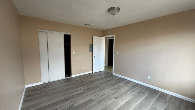 Building Photo - Two Bedroom One Bathroom Apartment in San Bernardino!