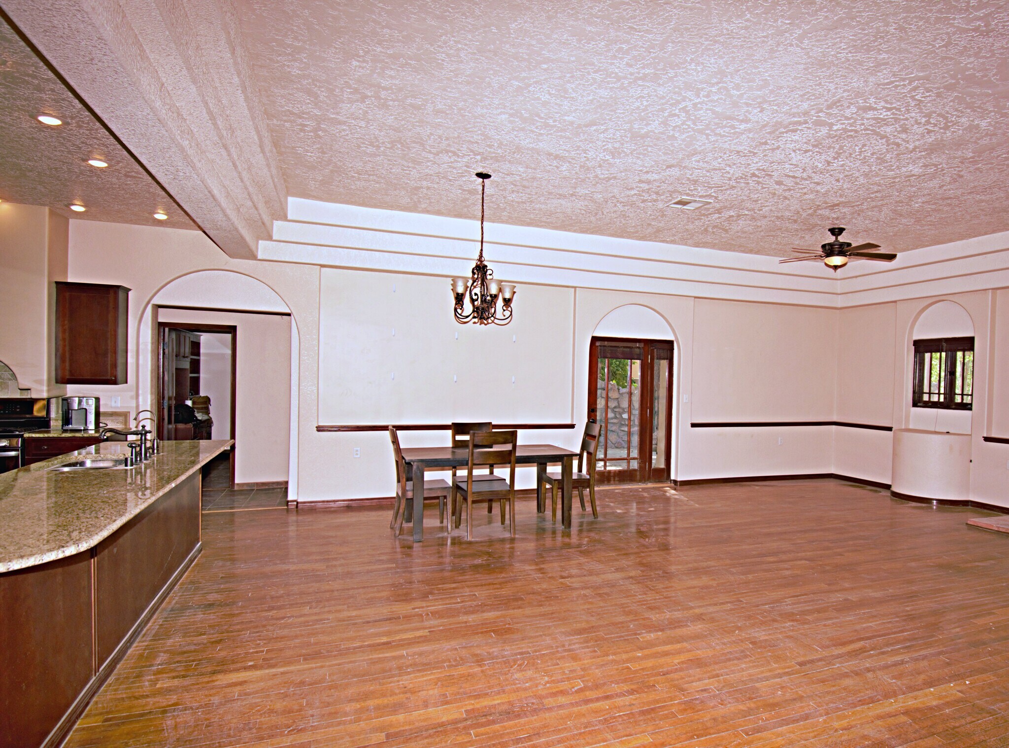 Building Photo - 609 6th St