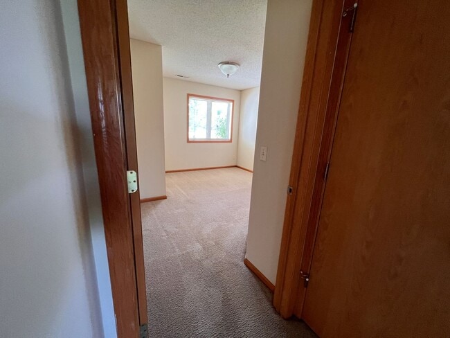 Building Photo - Two Bedroom Town Home