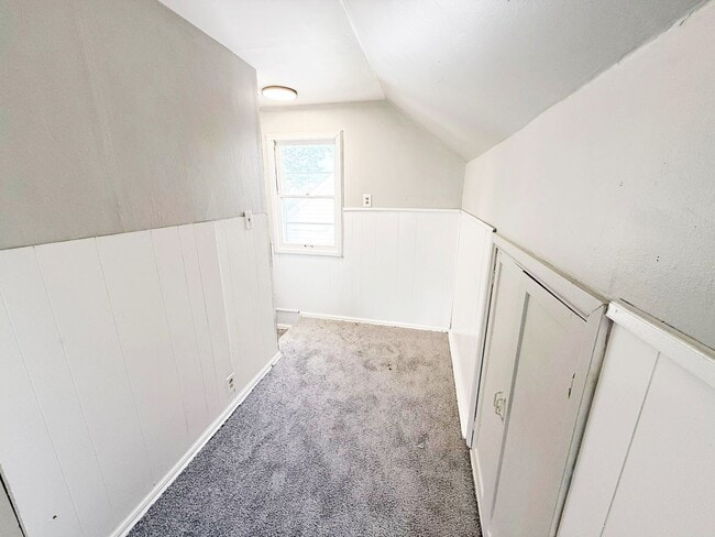 Building Photo - 3 BED 1 BATH BEAUTIFUL SINGLE FAMILY HOME ...