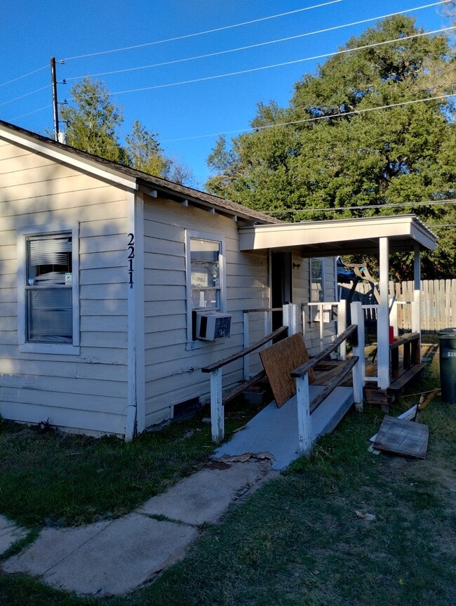 Building Photo - 2211 Echols St