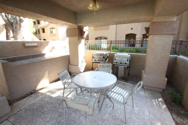 Building Photo - 15095 N Thompson Peak Pkwy