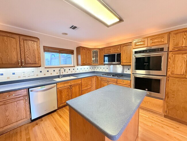 Building Photo - 4242 Briggs Ave