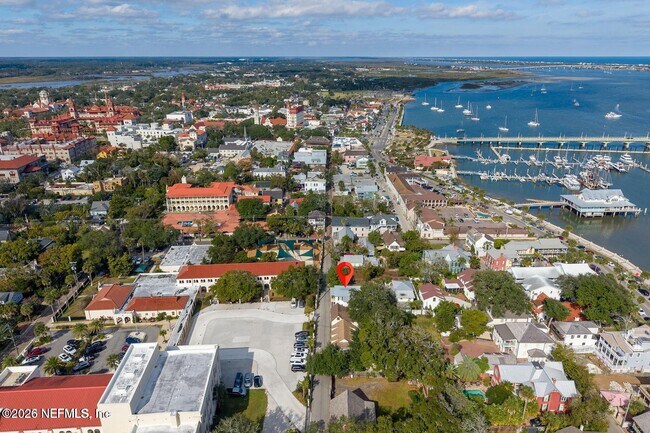 Building Photo - 251 Charlotte St