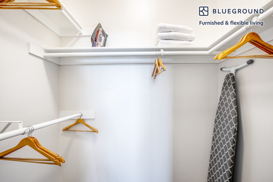 Building Photo - 467 S Arnaz Dr