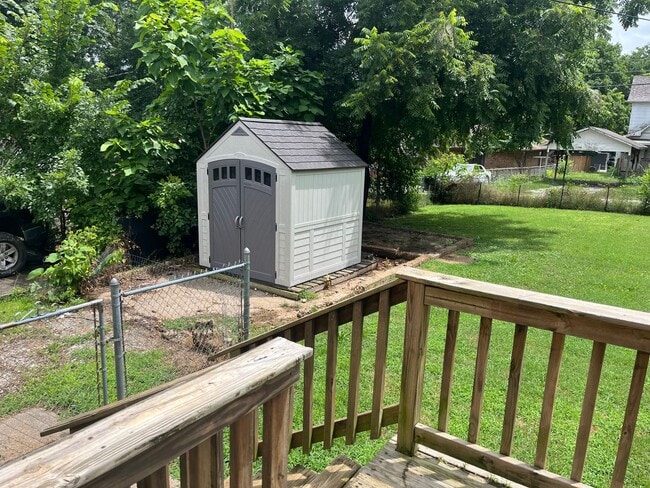 Building Photo - ADORABLE 3 BEDROOM HOUSE READY!