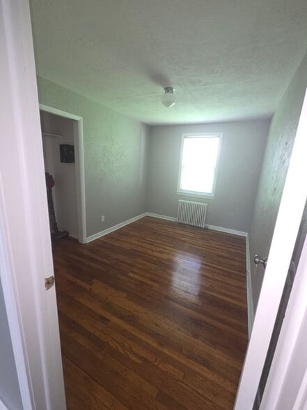 Building Photo - 263 N Greenbush Rd
