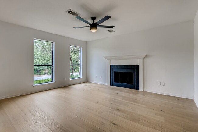 Building Photo - 107 Long Wood Ave