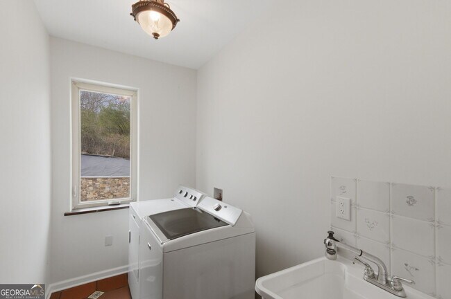 Building Photo - 1776 Old Country Pl