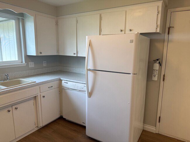 Building Photo - Peaceful Albany Home with Private Yard