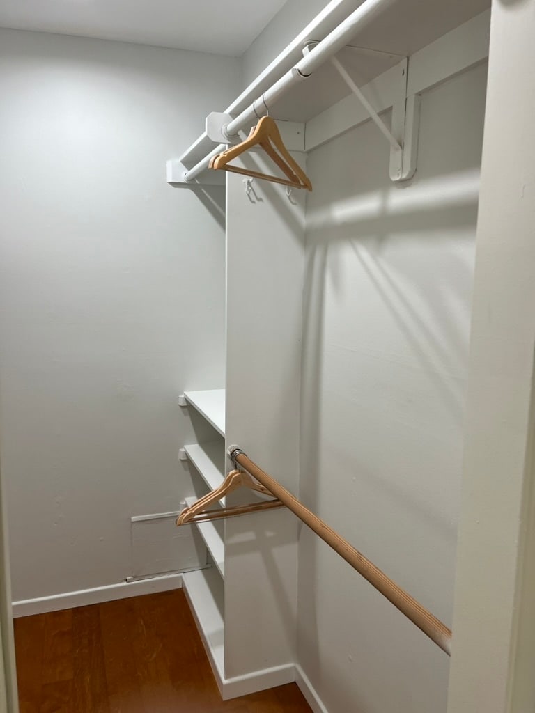Walk-in Closet - 213 16th Pl