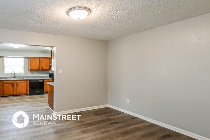 Building Photo - 4922 Crestway Dr