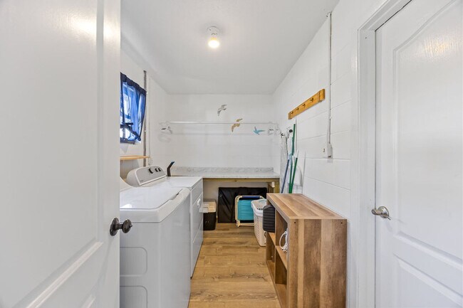 Building Photo - 1160 Altman Dr