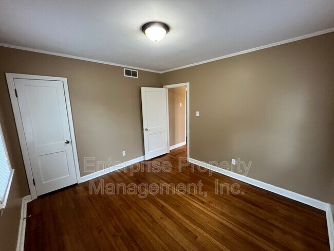 Building Photo - 3938 Brennan Dr