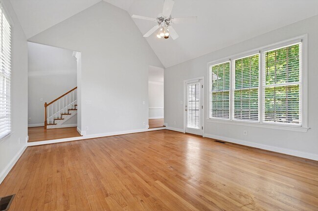 Building Photo - Move-In Ready Gem in Sought-After Dover Ridge!