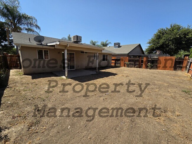 Building Photo - 902 W Springville Ave