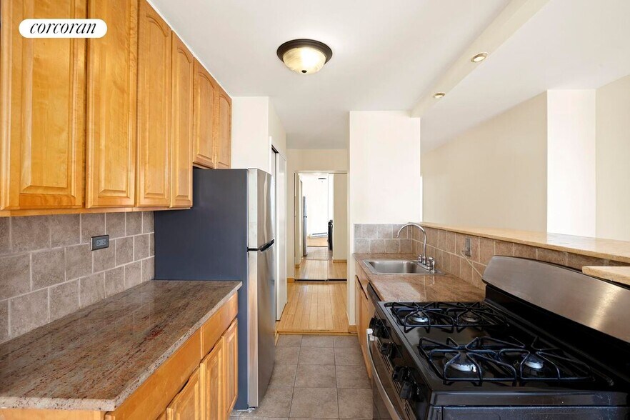 Building Photo - 1641 3rd Ave