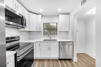 Building Photo - 21905 Lake Forest Cir