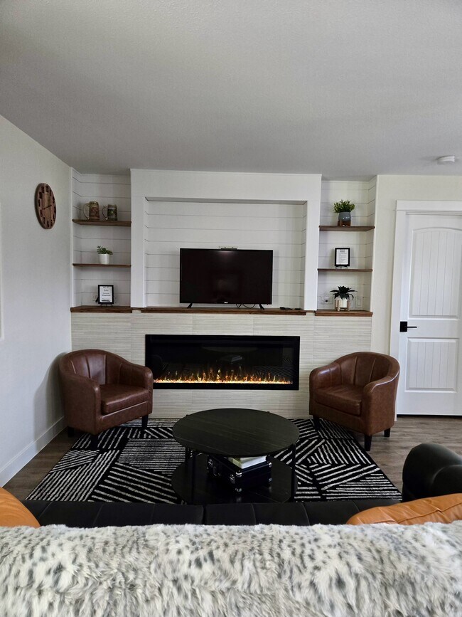 Building Photo - 43143 Riverview Dr