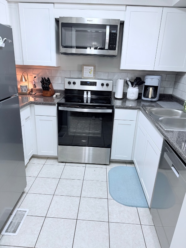 Building Photo - 11 August Ln