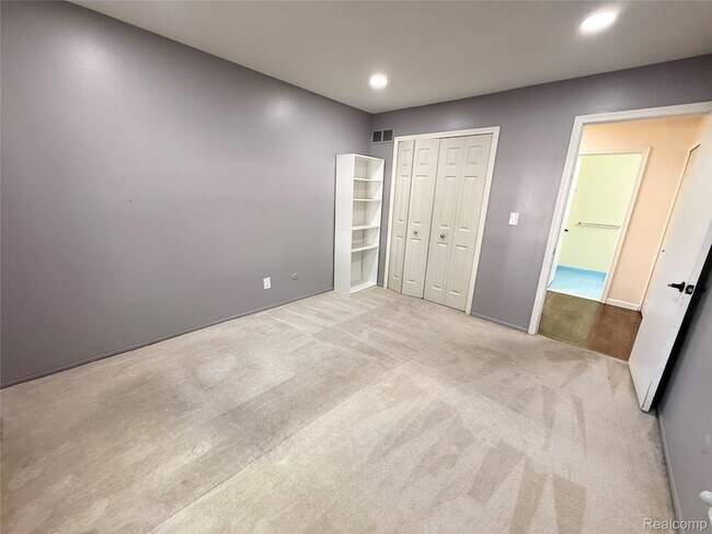 Building Photo - 27633 Echo Valley E