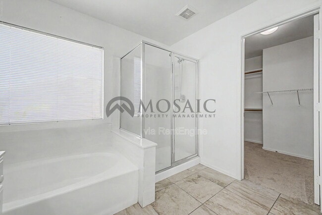 Building Photo - 820 N Granada Dr
