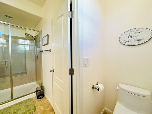 Building Photo - Long Term Fully Furnished 2 Bedroom with D...