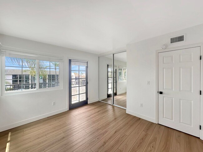 Building Photo - Beautiful 2BD/2BA Condo in North Park W/ C...