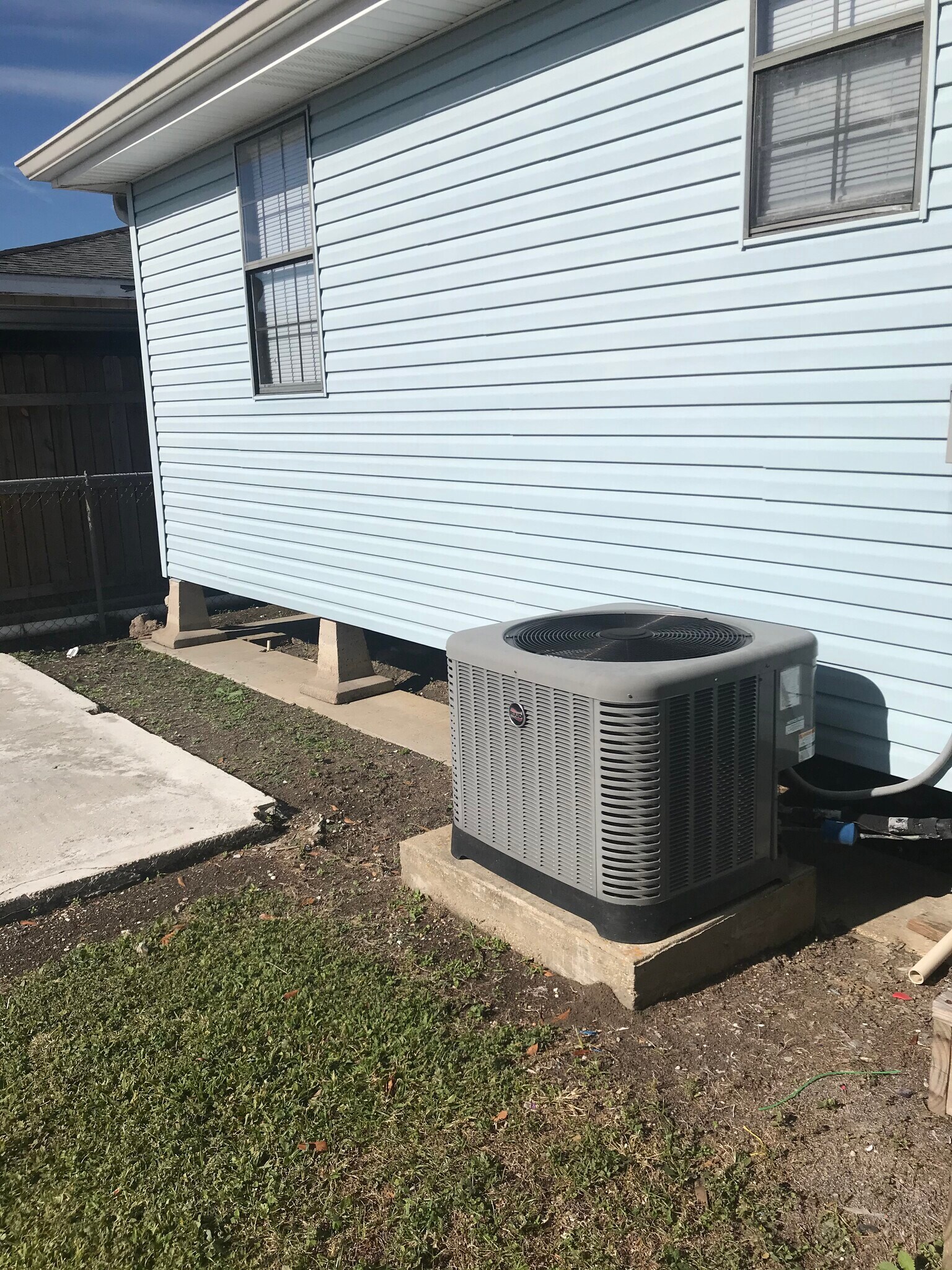 Central; AC - 903 Catherine St