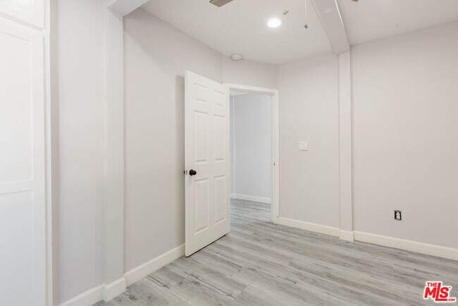 Building Photo - 8525 Cadillac Ave