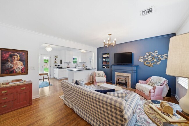 Building Photo - Charming 2-Bedroom, 1-Bath Home in Midtown