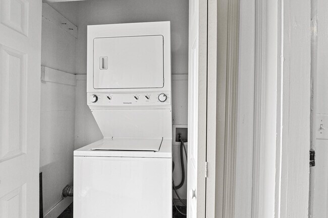 Building Photo - 320 Telfair St