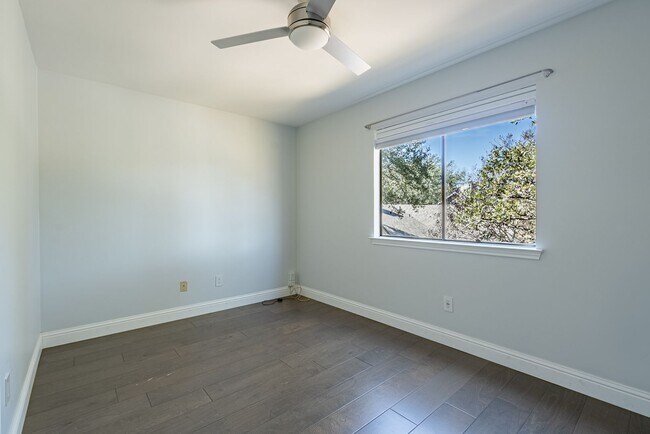 Building Photo - Beautiful 3 bedroom, 2.5 bathroom home in Gracywoods!