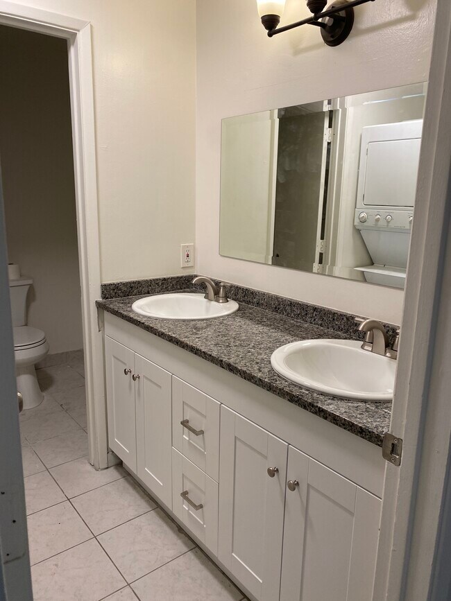DOUBLE SINKS - 1132 Parkview Street