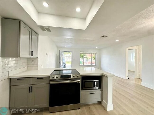 Building Photo - 4510 NW 49th Dr