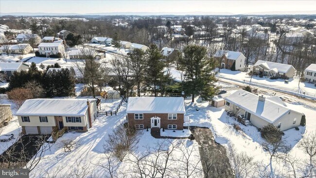 Building Photo - 110 Elaine Dr