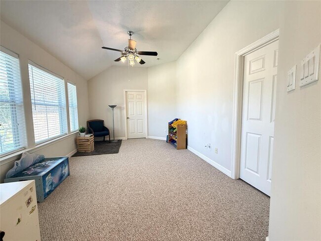 Building Photo - 4027 Park Thicket