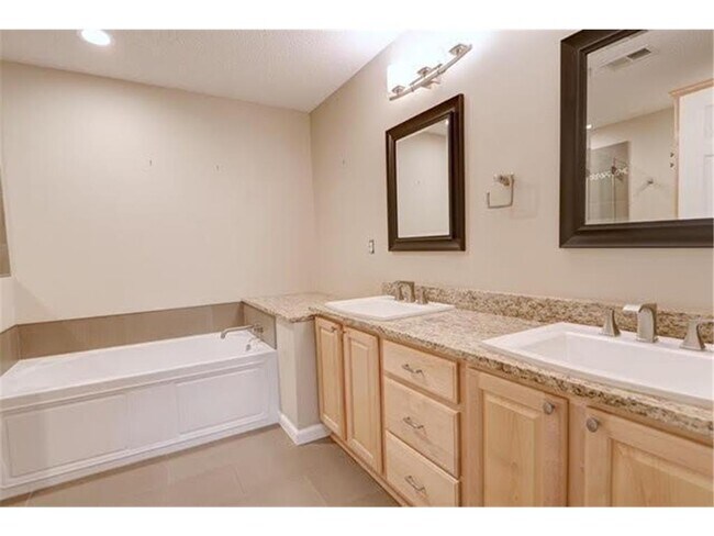 Building Photo - 8317 Townsend Dr