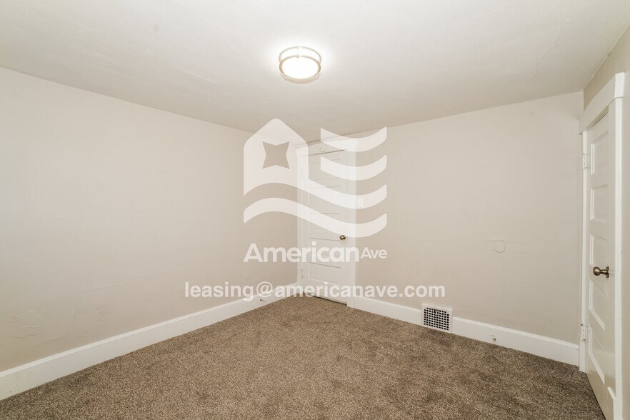 Building Photo - 712 Summer St