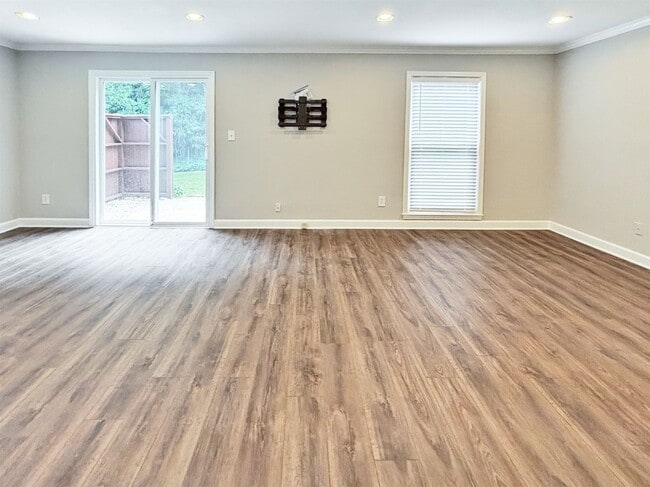 Building Photo - 5030 Meadow Ln