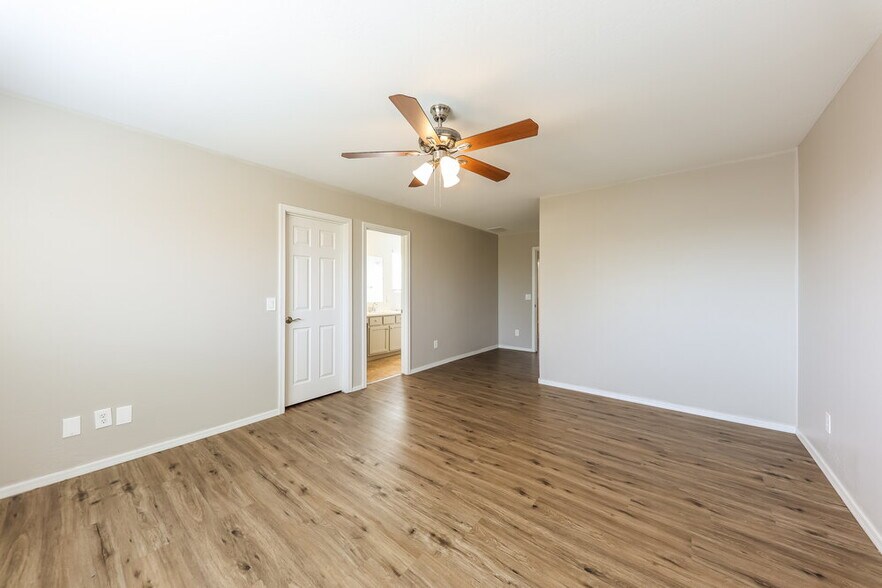 Building Photo - 1304 S 159th Ave
